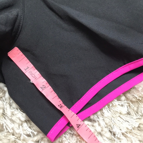 Nike Women’s Shorts - NEW - Picture 3 of 5